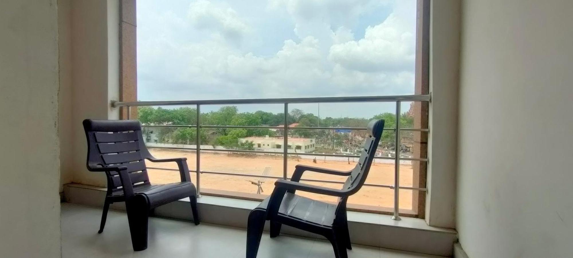 Srirathna Temple View Inn Thanjavur Eksteriør bilde